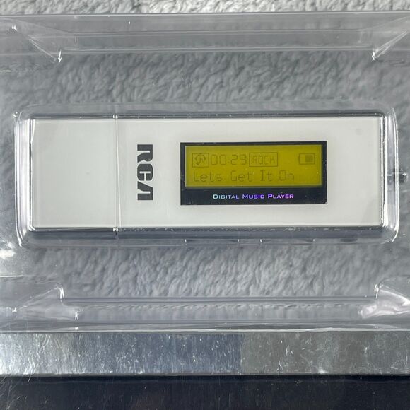 RCA 4GB USB Stick MP3 Music Player TH1011 - Picture 5 of 9